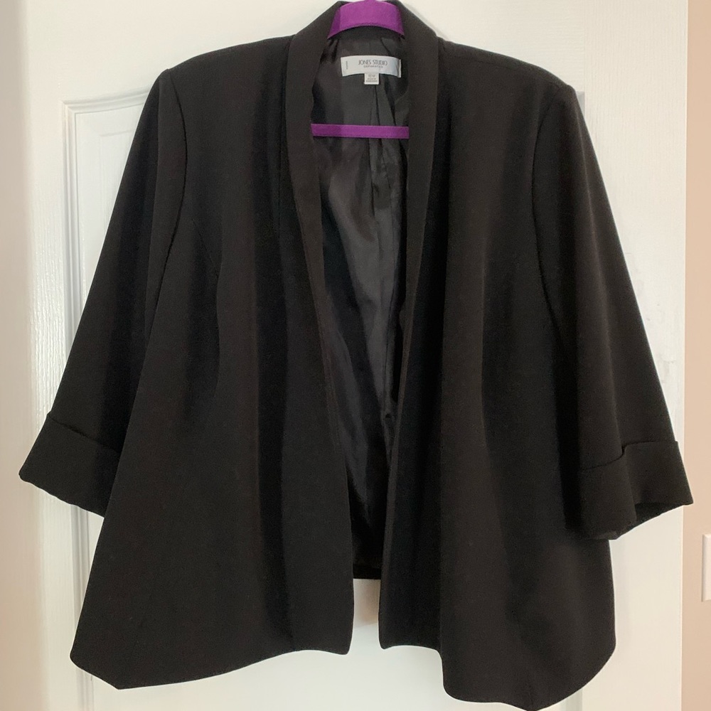 Jones Studio black blazer